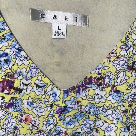 CAbi v-neck floral tank size large - Picture 2 of 4